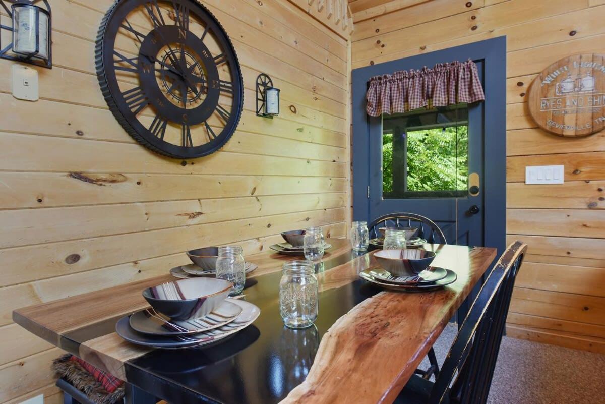 Ryes And Shine Bootlegger'S Cabin! Hot Tub* Pool* Arcade* Billiards *Ev * Pet Friendly Sevierville Eksteriør billede