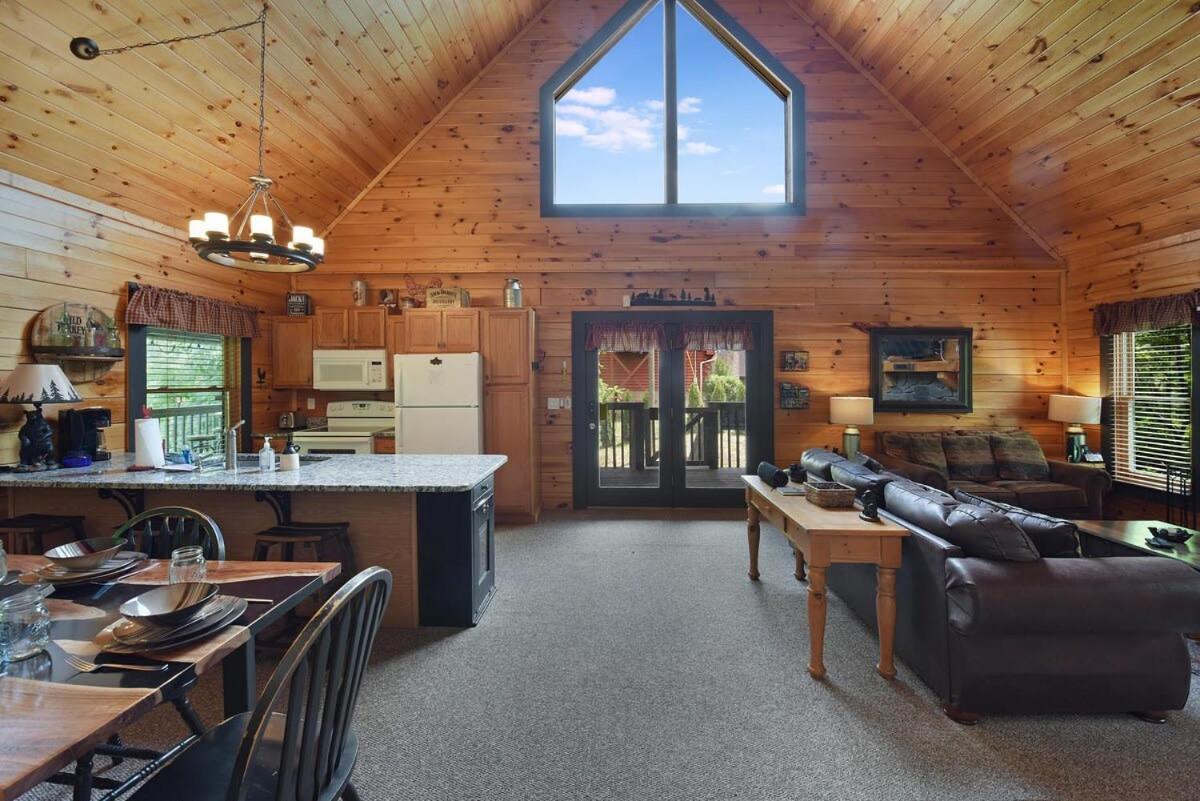 Ryes And Shine Bootlegger'S Cabin! Hot Tub* Pool* Arcade* Billiards *Ev * Pet Friendly Sevierville Eksteriør billede