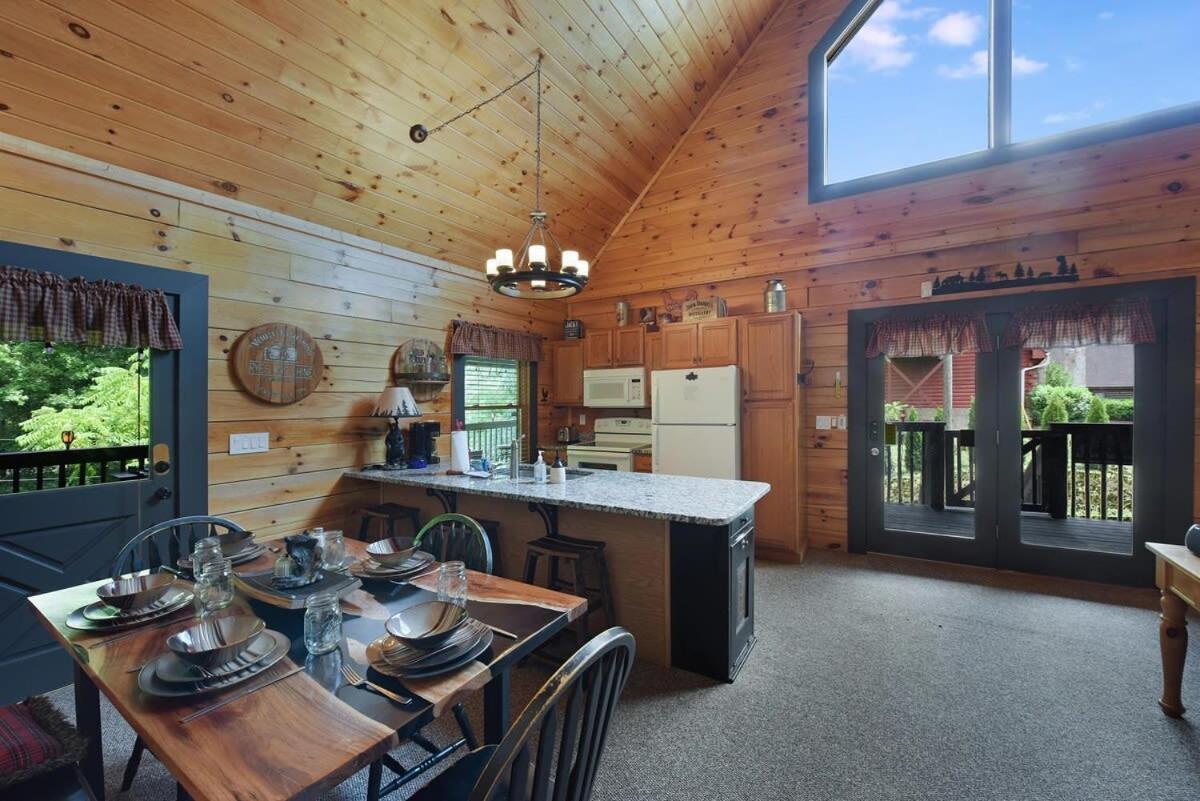Ryes And Shine Bootlegger'S Cabin! Hot Tub* Pool* Arcade* Billiards *Ev * Pet Friendly Sevierville Eksteriør billede