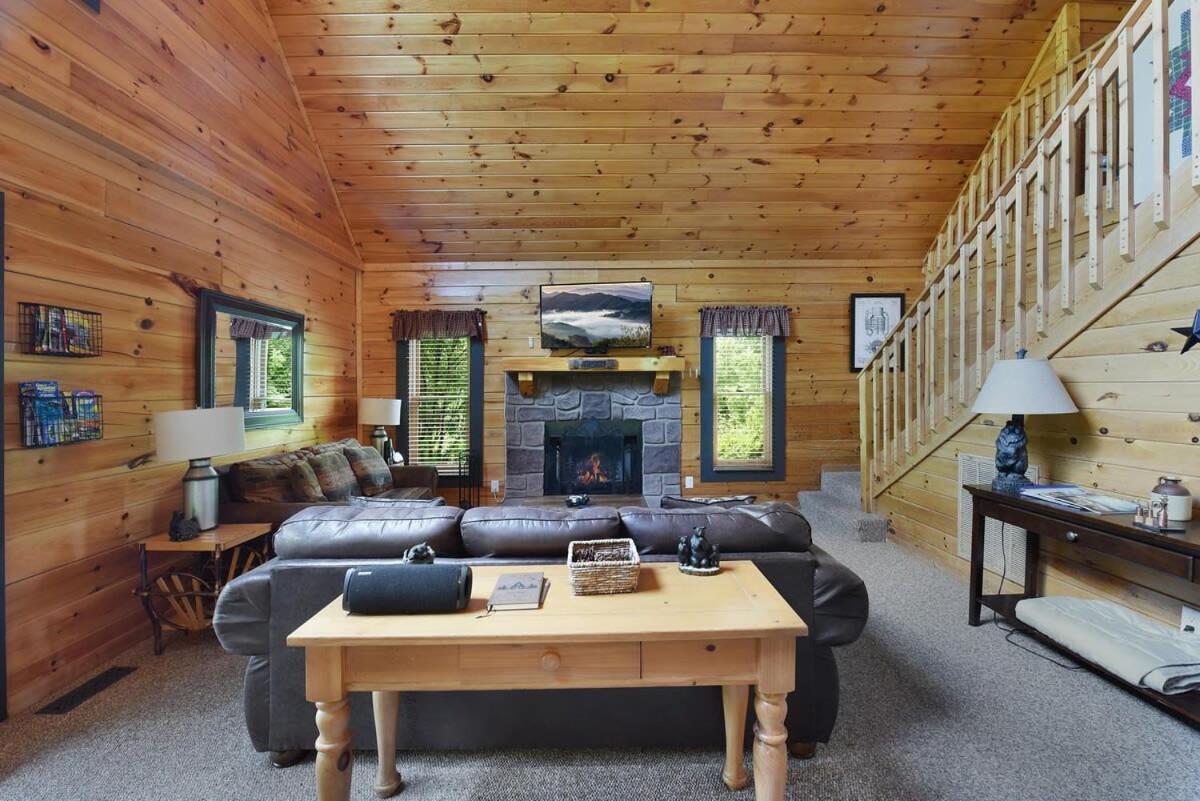 Ryes And Shine Bootlegger'S Cabin! Hot Tub* Pool* Arcade* Billiards *Ev * Pet Friendly Sevierville Eksteriør billede
