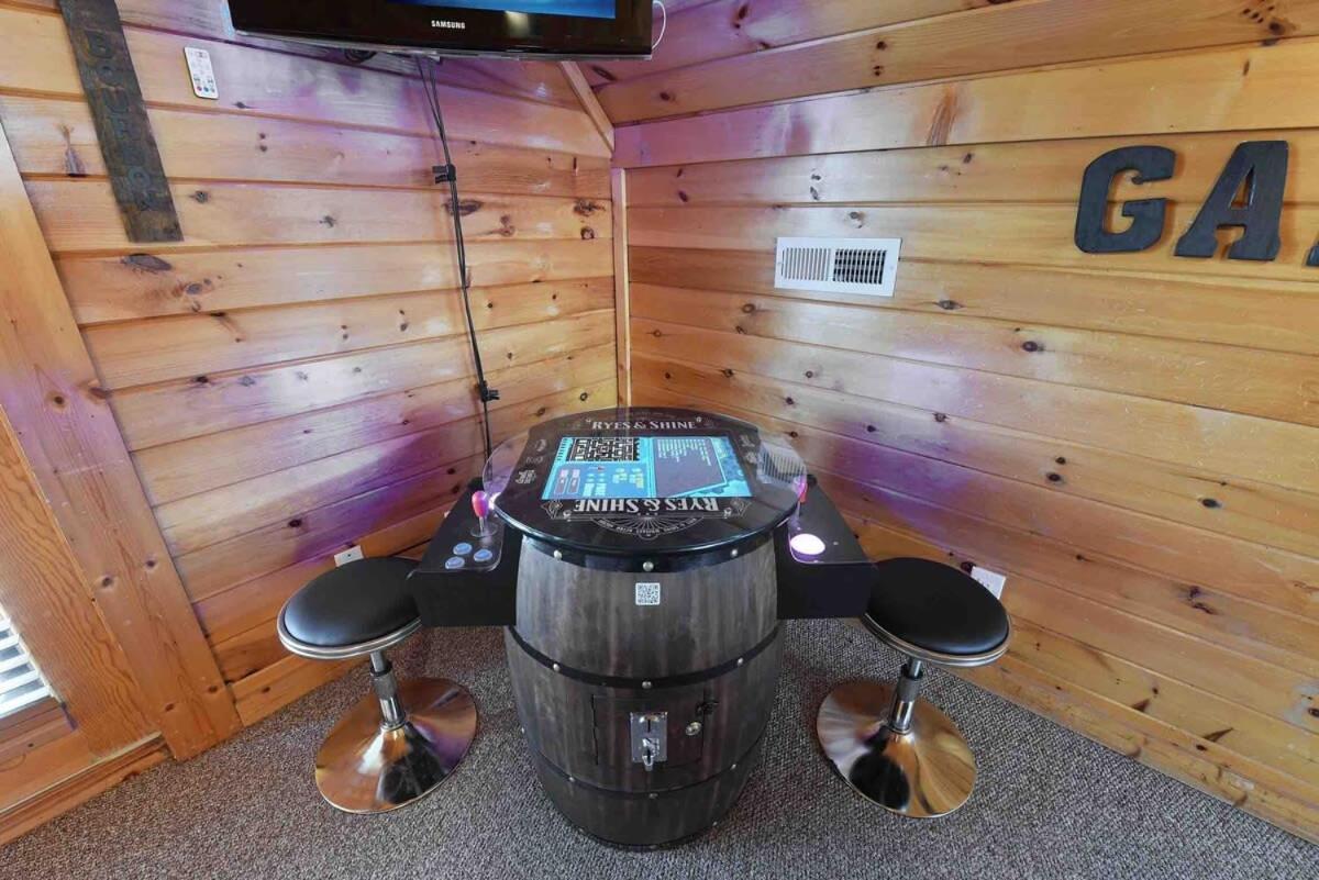 Ryes And Shine Bootlegger'S Cabin! Hot Tub* Pool* Arcade* Billiards *Ev * Pet Friendly Sevierville Eksteriør billede