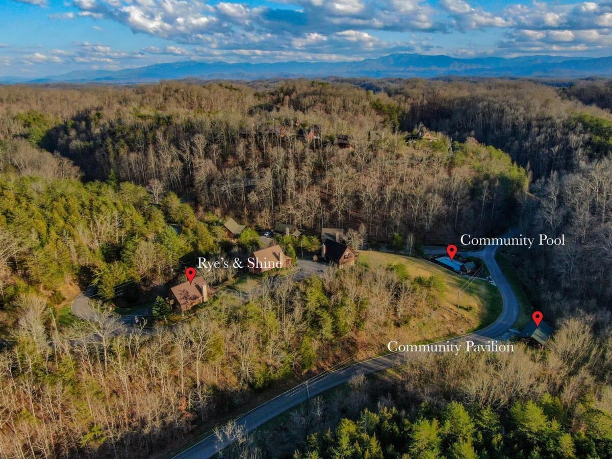 Ryes And Shine Bootlegger'S Cabin! Hot Tub* Pool* Arcade* Billiards *Ev * Pet Friendly Sevierville Eksteriør billede